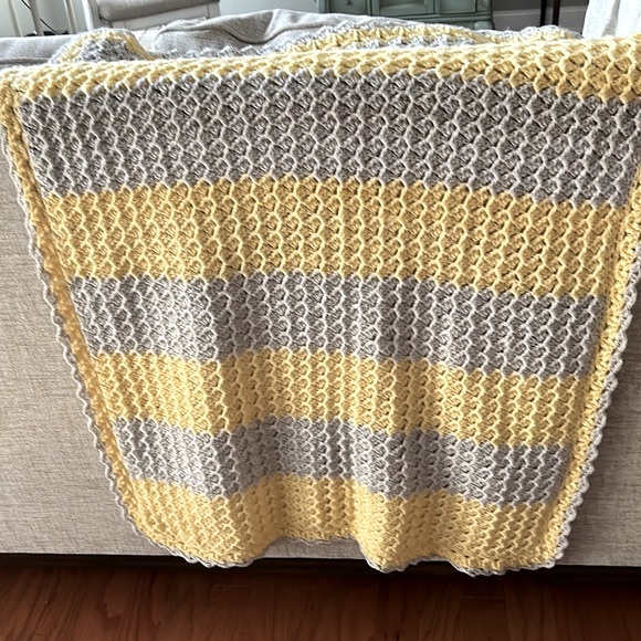 New Hand Crocheted Lap Size Blanket or Afghan Yellow & Gray Or Even For A Baby - Picture 6 of 6